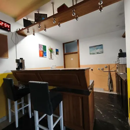 Hideout Hostel *