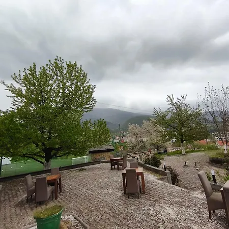 Hideout Hostel *